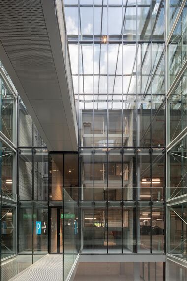 presto 50 Türen, presto 50 Fenster, unico xs Fenster and thermfix vario Fassaden - Fenix I, Rotterdam located in Rotterdam, die Niederlande