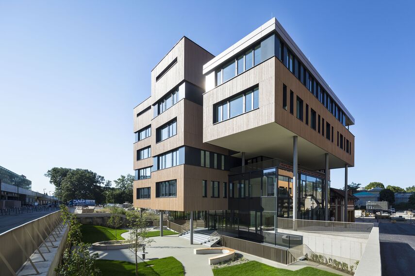 thermfix vario Fassaden, fuego light Fenster, presto 50 Türen and unico Türen - Olly-Schwarz-Schule in Wien located in Wien, Österreich